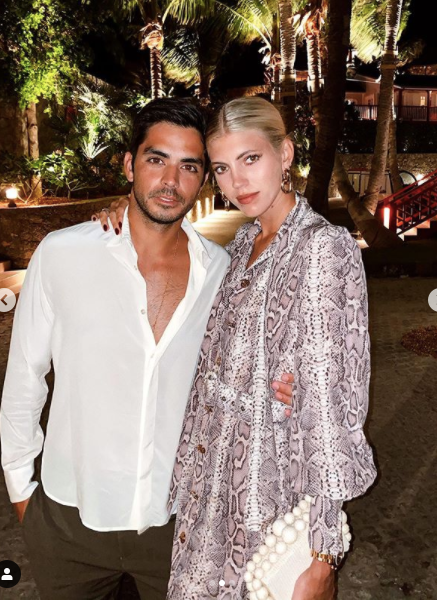 Devon Windsor chụp ngực trần, đẹp như tạc tượng giữa biển trời ảnh 7