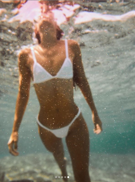 Cô gái Tây Ban Nha 'thả rông' nóng bỏng trên tạp chí danh tiếng ảnh 11