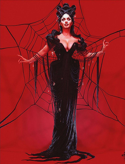 Dàn sao thế giới diện trang phục hở bạo đi chơi Halloween ảnh 10