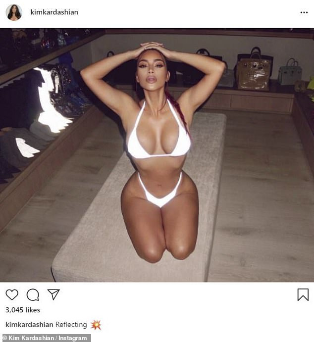 Kim Kardashian khiến fan 'dậy sóng' với ảnh bikini bé xíu, phô triệt để lợi thế hình thể ảnh 1