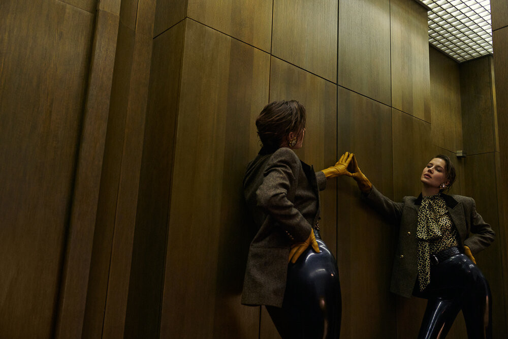 Sau chia tay Brad Pitt, tình cũ kém 30 tuổi 'thả rông' táo bạo trên tạp chí ảnh 6