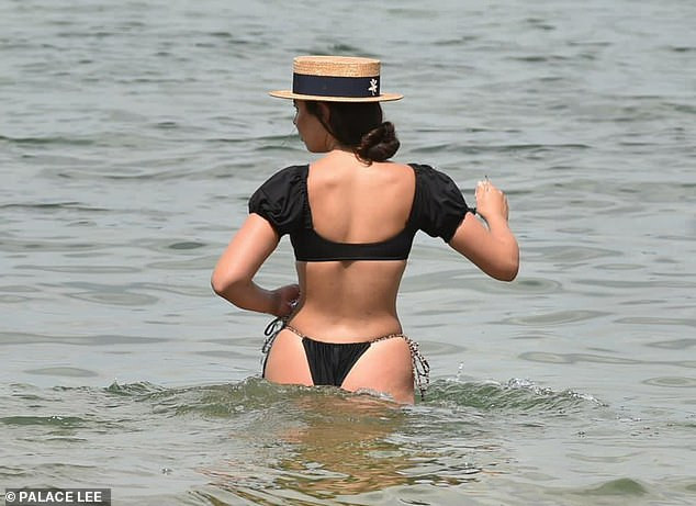 Francesca Allen khiến fan 'loạn nhịp' bởi quá sắc vóc quá hoàn hảo, nóng bỏng với bikini ảnh 6