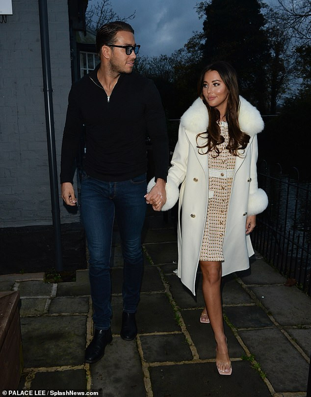 Sao truyền hình 9x Yazmin Oukhellou khoe ba vòng 'bốc lửa' với bikini ảnh 8