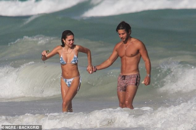 Nàng mẫu Delilah Belle Hamlin đi nghỉ với bạn trai và liên tục bị săn ảnh ảnh 3