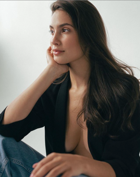 Đường cong 'bỏng rẫy' của Tao Wickrath khiến phái mạnh 'chao đảo' ảnh 1