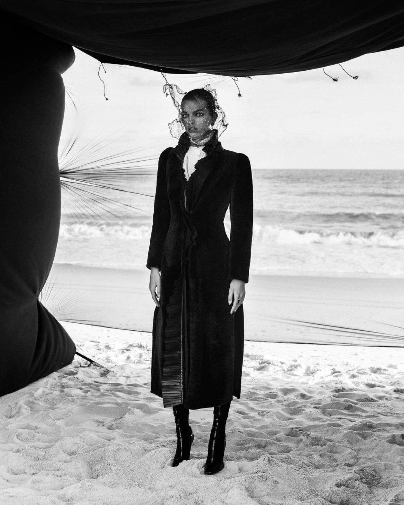 Mỹ nhân Hà Lan 'độc - lạ' khoe sắc vóc ấn tượng trên tạp chí ảnh 5