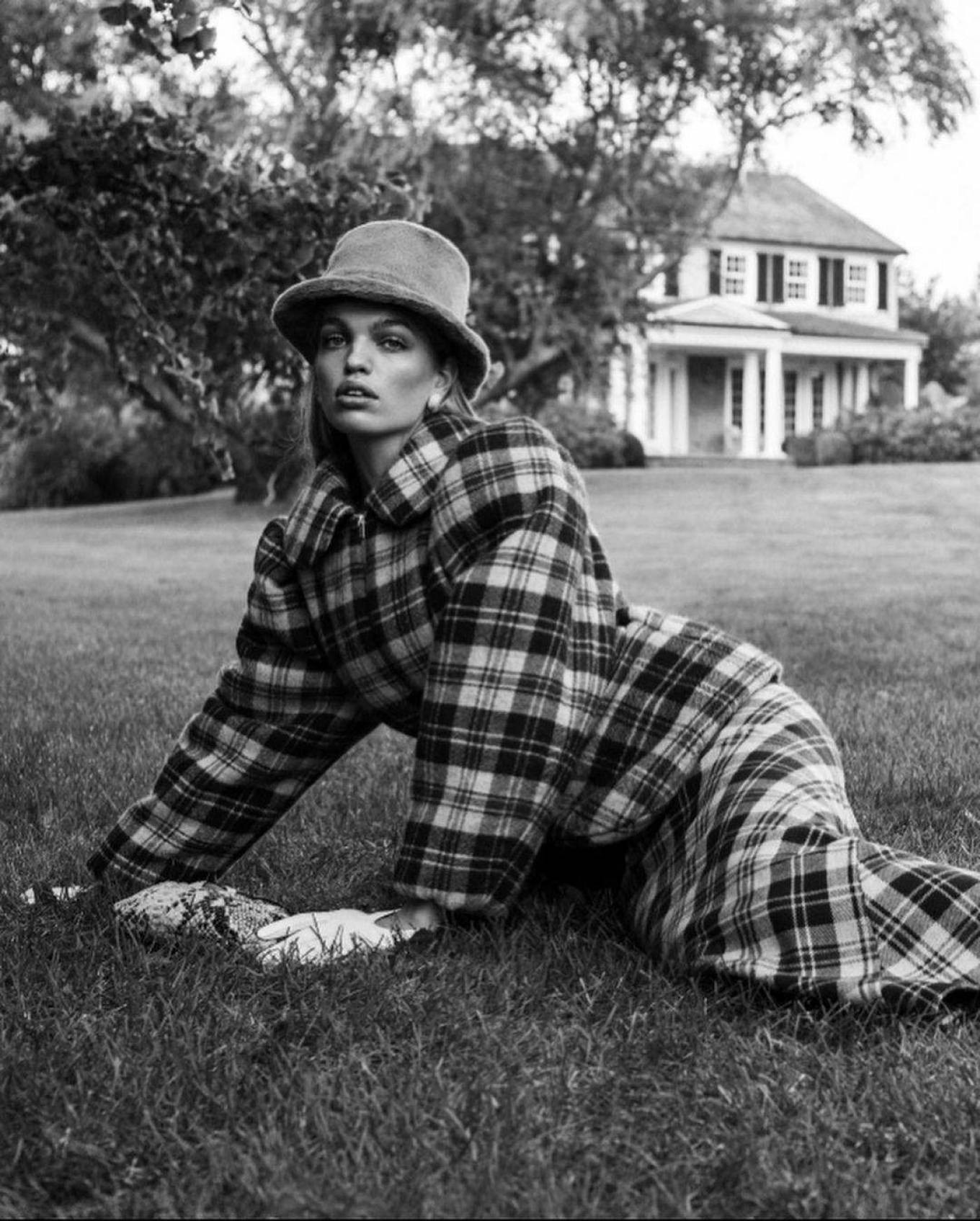 Mỹ nhân Hà Lan 'độc - lạ' khoe sắc vóc ấn tượng trên tạp chí ảnh 4