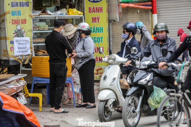 Hà Nội trước giờ 'cách ly toàn xã hội' ảnh 2