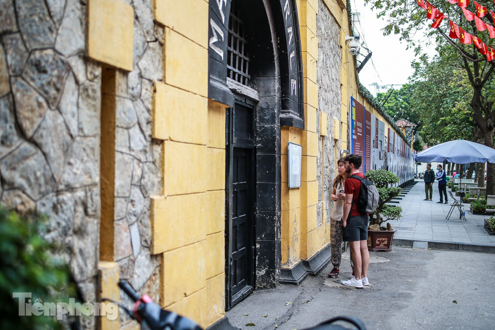 Hà Nội phun khử trùng hàng loạt di tích ảnh 1