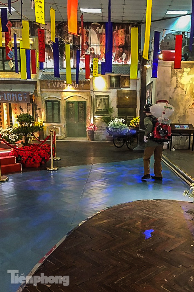Hà Nội phun khử trùng hàng loạt di tích ảnh 14