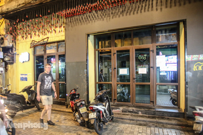 Quán bar, quán nhậu phố cổ đóng cửa, khách Tây ngẩn ngơ ảnh 4