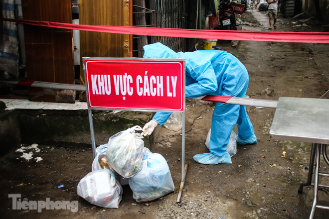 Khử khuẩn liên tục khu cách ly nơi ở bệnh nhân nhiễm Covid-19 ảnh 13