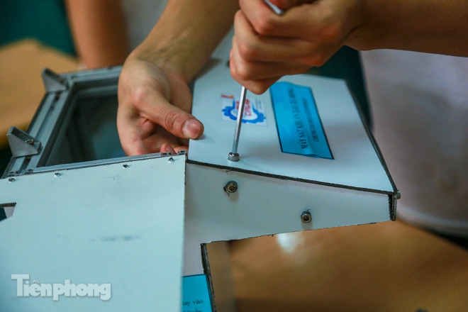 Phòng Covid-19, sinh viên Bách Khoa chế thành công máy rửa tay diệt khuẩn tự động ảnh 7