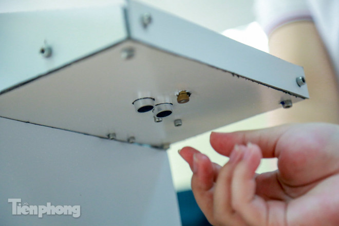 Phòng Covid-19, sinh viên Bách Khoa chế thành công máy rửa tay diệt khuẩn tự động ảnh 5