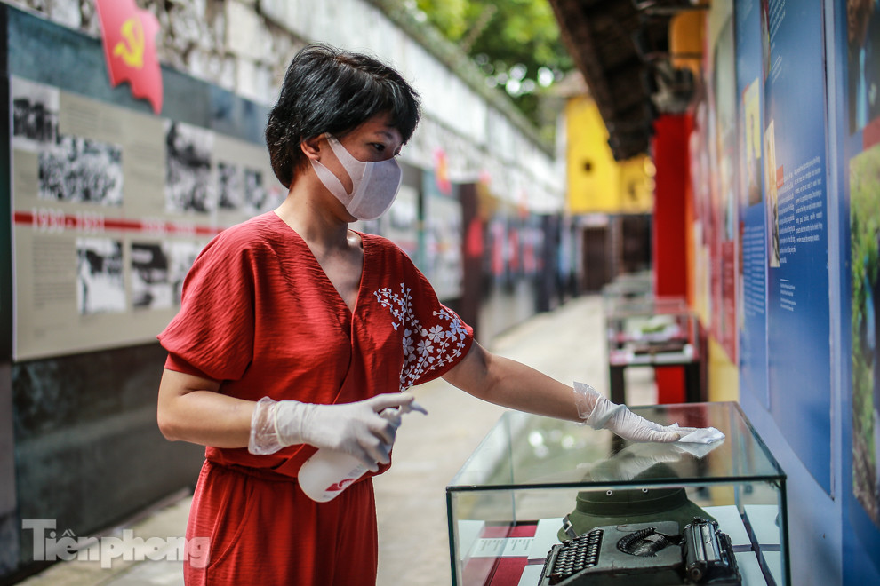 Hà Nội phun khử trùng hàng loạt di tích ảnh 2