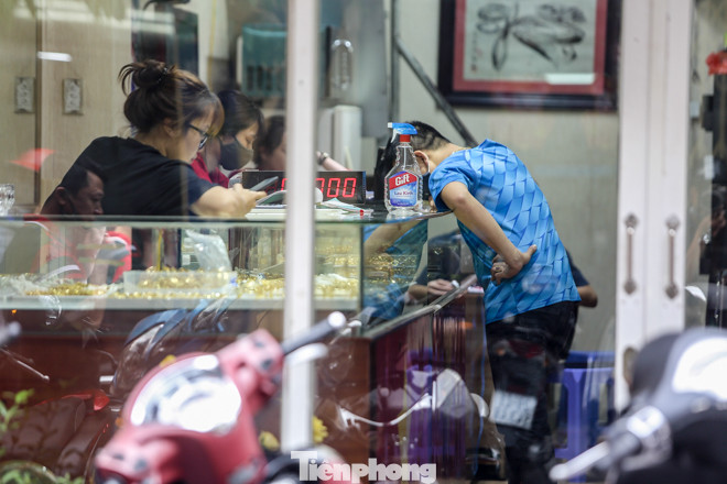 Sau cà phê, nhà hàng... phố nghề kim hoàn dọn quầy, đóng cửa tránh COVID-19 ảnh 9
