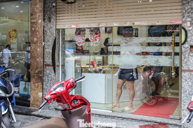 Sau cà phê, nhà hàng... phố nghề kim hoàn dọn quầy, đóng cửa tránh COVID-19 ảnh 8