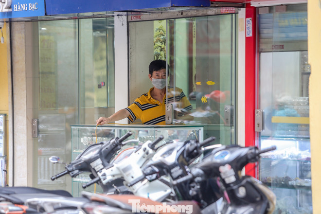 Sau cà phê, nhà hàng... phố nghề kim hoàn dọn quầy, đóng cửa tránh COVID-19 ảnh 4