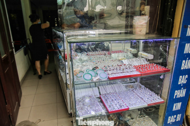 Sau cà phê, nhà hàng... phố nghề kim hoàn dọn quầy, đóng cửa tránh COVID-19 ảnh 11