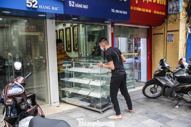 Sau cà phê, nhà hàng... phố nghề kim hoàn dọn quầy, đóng cửa tránh COVID-19 ảnh 6