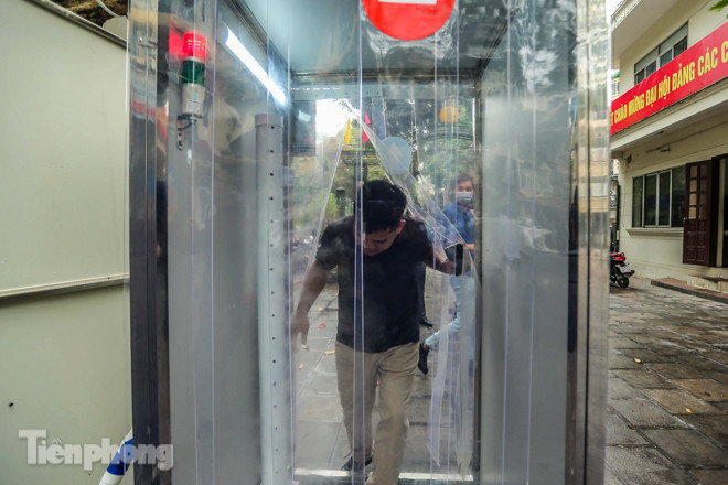 Buồng khử khuẩn toàn thân di động xuất hiện tại Hà Nội ảnh 2