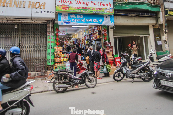 Hà Nội trước giờ 'cách ly toàn xã hội' ảnh 3