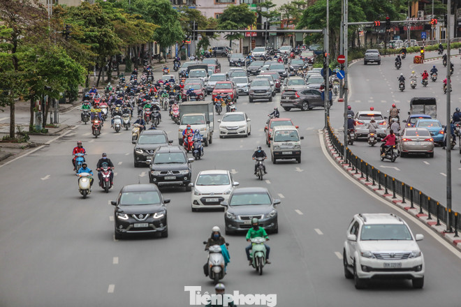 Hà Nội trước giờ 'cách ly toàn xã hội' ảnh 4