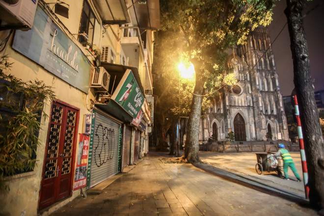 Phố phường Hà Nội 'ngủ đông' giữa dịch COVID-19 ảnh 5