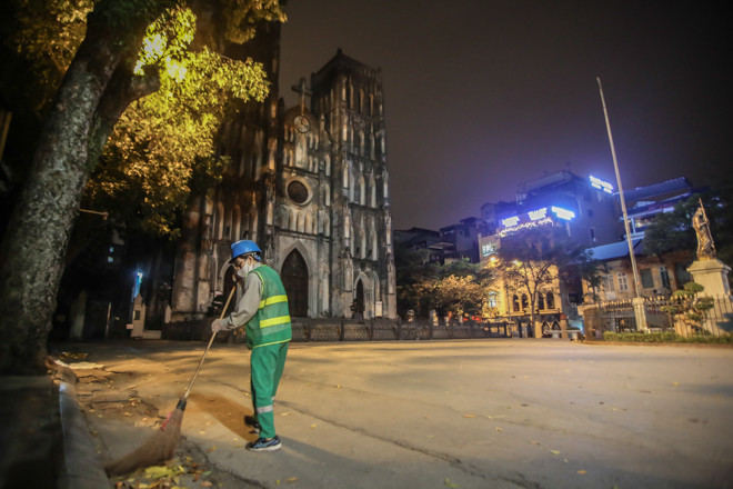 Phố phường Hà Nội 'ngủ đông' giữa dịch COVID-19 ảnh 6