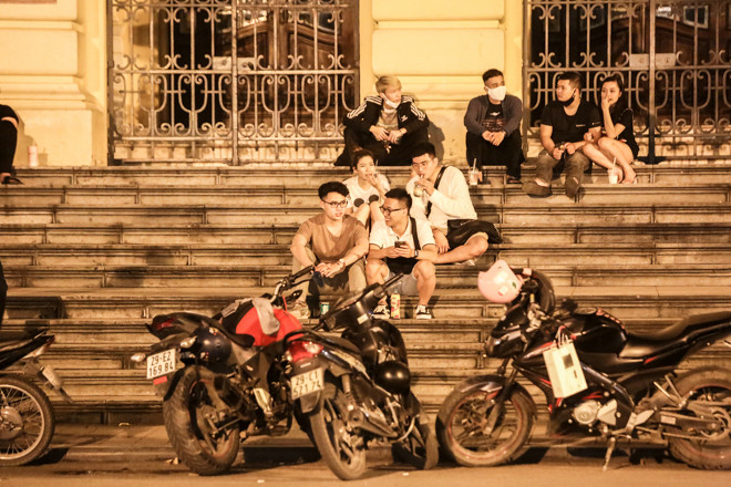 Phố phường Hà Nội 'ngủ đông' giữa dịch COVID-19 ảnh 4