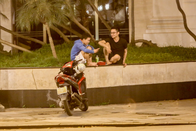 Phố phường Hà Nội 'ngủ đông' giữa dịch COVID-19 ảnh 18