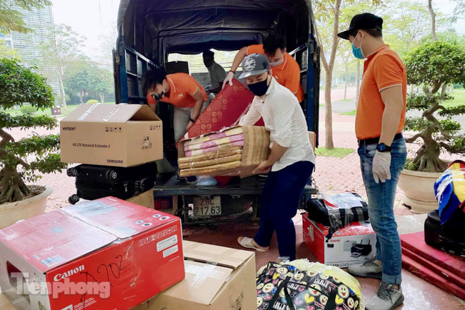 Sinh viên dùng xe bò chở đồ đạc 'nhường' ký túc xá làm khu cách ly ảnh 6
