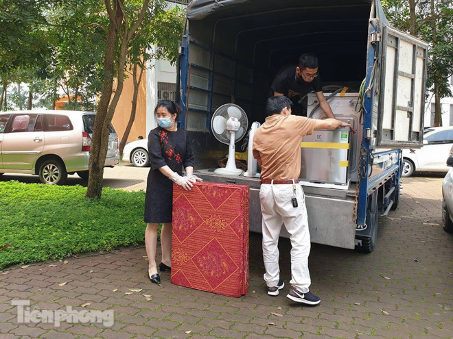 Sinh viên dùng xe bò chở đồ đạc 'nhường' ký túc xá làm khu cách ly ảnh 7