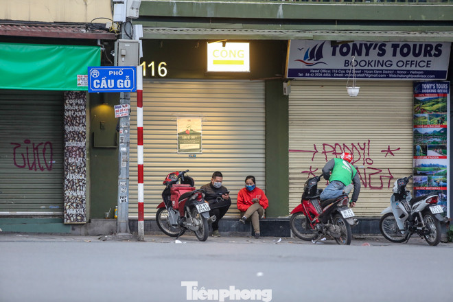 Hà Nội trước giờ 'cách ly toàn xã hội' ảnh 17