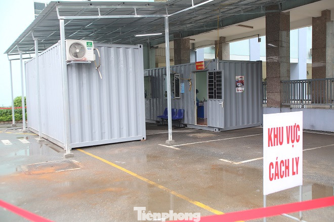 Bệnh viện 'biến' container thành khu khám, cách ly chống dịch Covid-19 ảnh 2