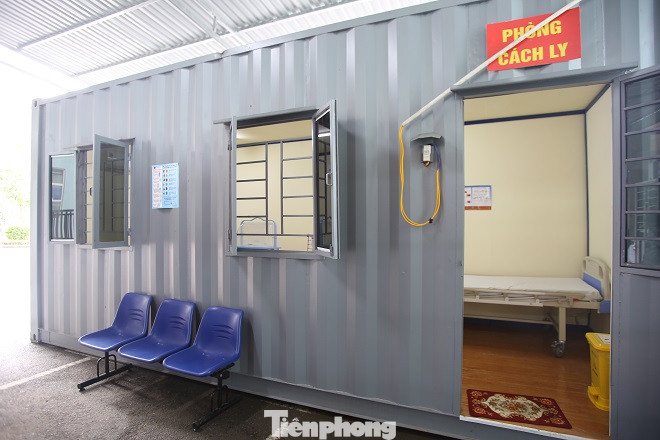 Bệnh viện 'biến' container thành khu khám, cách ly chống dịch Covid-19 ảnh 9