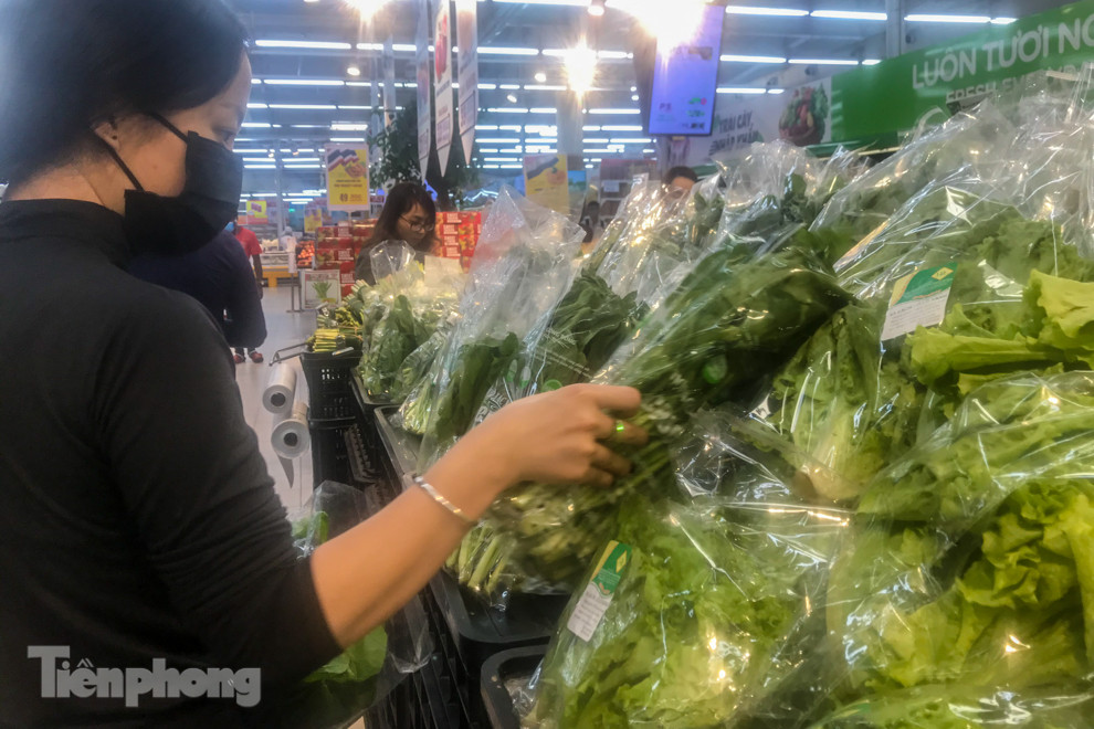 Hết cảnh chen lấn, người dân thoải mái mua đồ cho gia đình ảnh 6