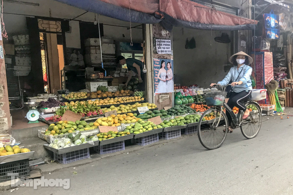 Hết cảnh chen lấn, người dân thoải mái mua đồ cho gia đình ảnh 8