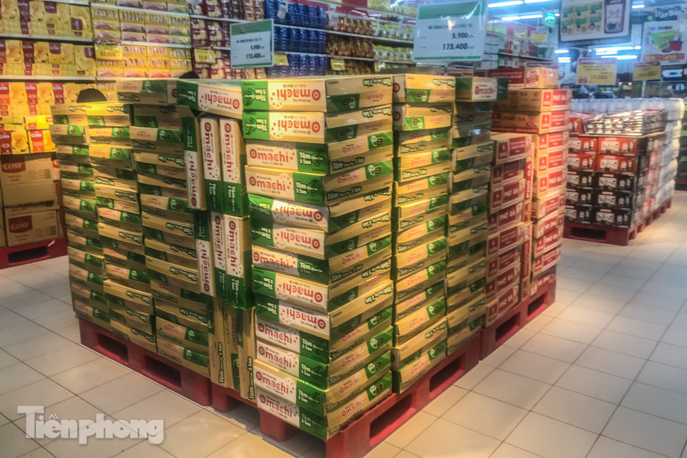 Hết cảnh chen lấn, người dân thoải mái mua đồ cho gia đình ảnh 1