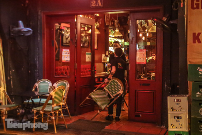 Quán bar, quán nhậu phố cổ đóng cửa, khách Tây ngẩn ngơ ảnh 9