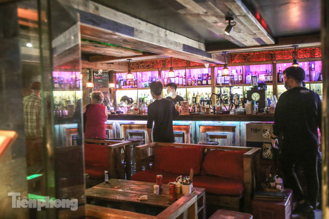 Quán bar, quán nhậu phố cổ đóng cửa, khách Tây ngẩn ngơ ảnh 15