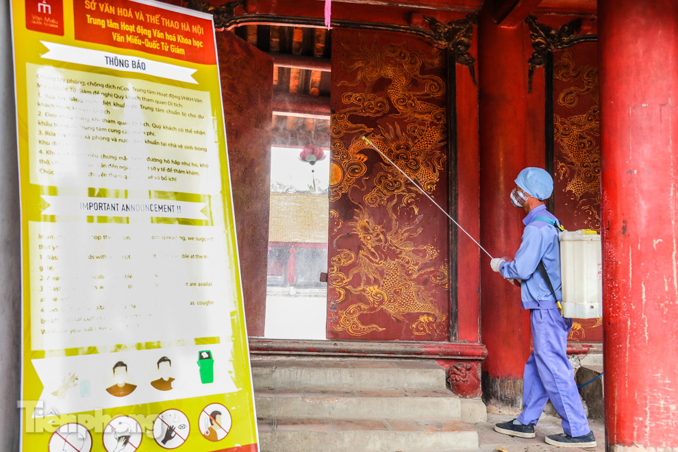 Hà Nội phun khử trùng hàng loạt di tích ảnh 7