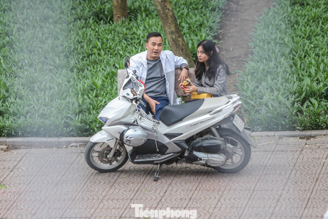 Hà Nội trước giờ 'cách ly toàn xã hội' ảnh 7