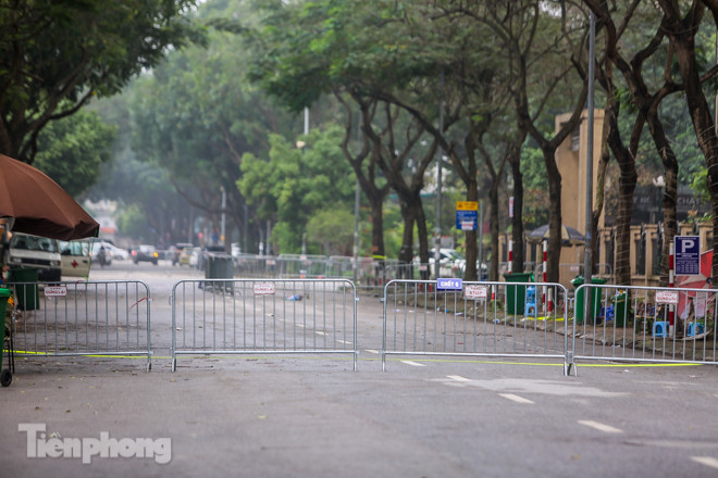 Cận cảnh cuộc sống của người dân gần khu cách ly ảnh 1