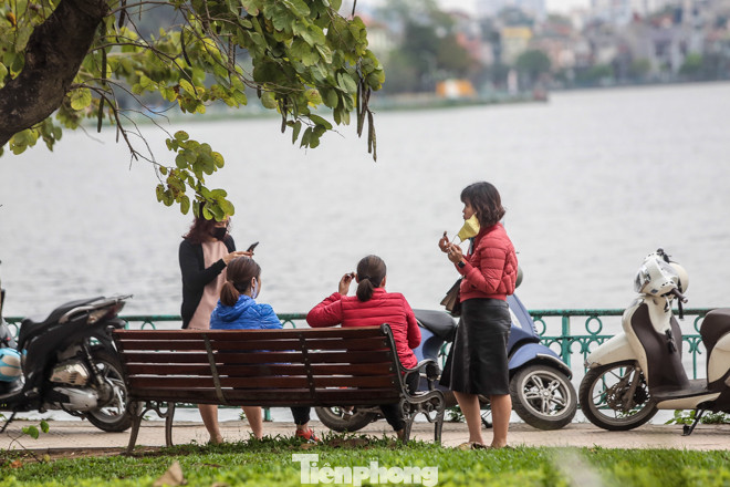 Hà Nội trước giờ 'cách ly toàn xã hội' ảnh 10