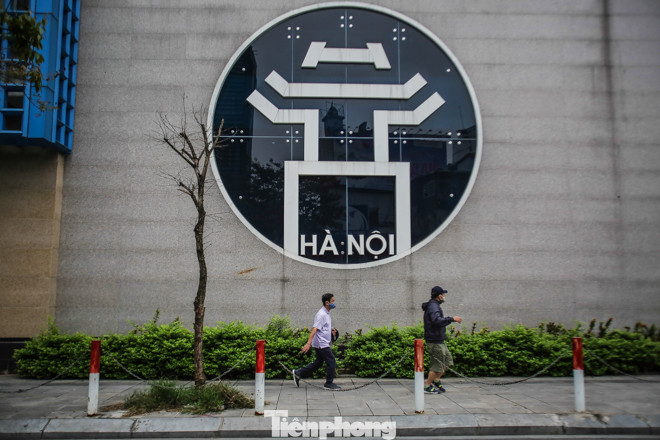 Hà Nội trước giờ 'cách ly toàn xã hội' ảnh 1