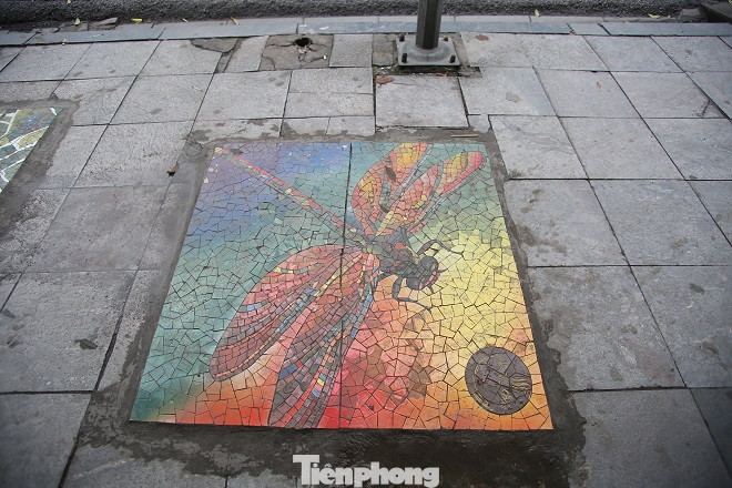 Bức tranh nghệ thuật trên nắp cống, hố ga ở Hà Nội ảnh 2