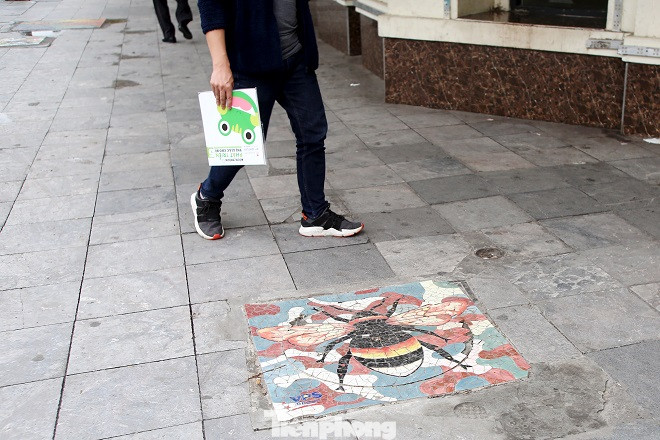 Bức tranh nghệ thuật trên nắp cống, hố ga ở Hà Nội ảnh 12