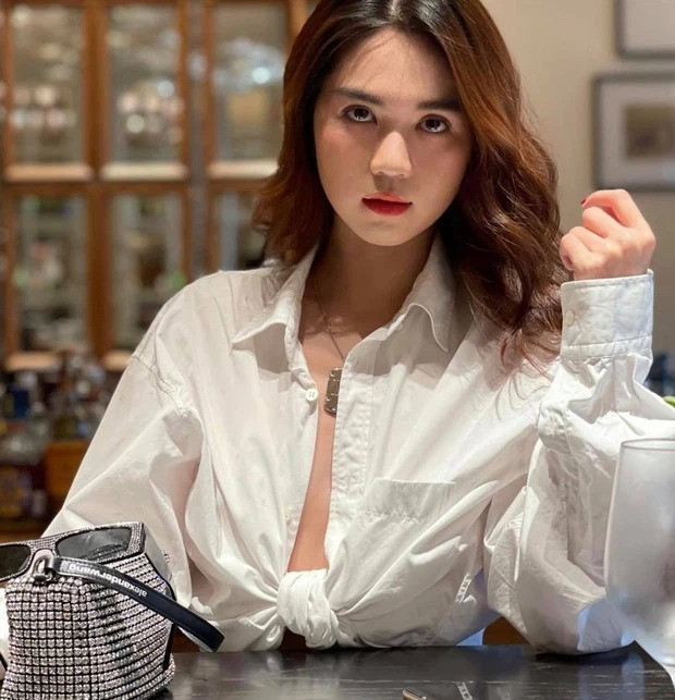 Ngọc Trinh “bỏ quên” nội y khi xuống phố khiến vòng 1 giảm hẳn độ nóng bỏng ảnh 7