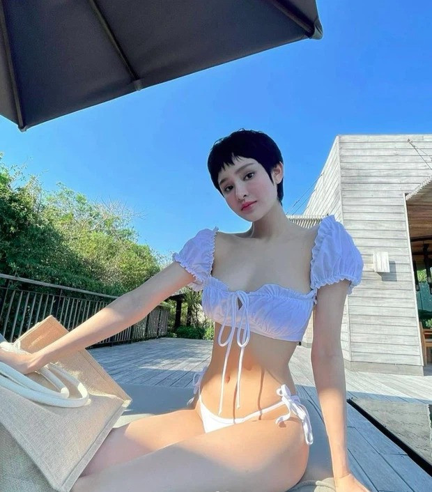 Sao Việt trong cuộc đua bikini nóng bỏng: Ai cũng tự tin khoe ngực đầy eo thon ảnh 11